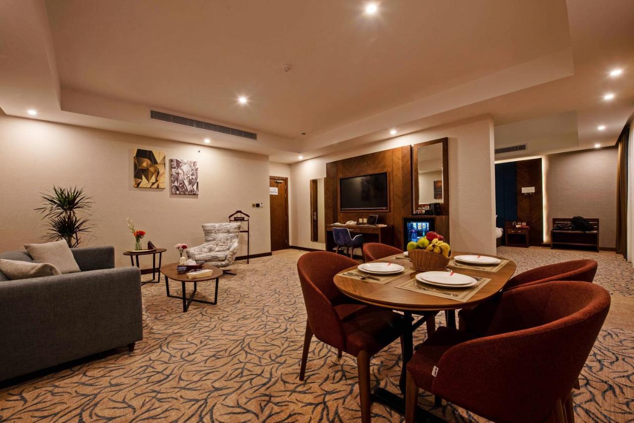 Emerald Hotel