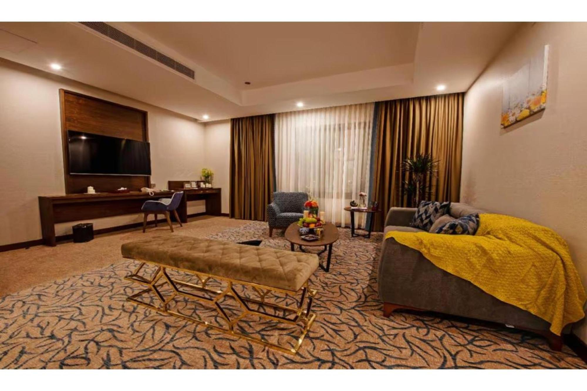Hotel Emerald